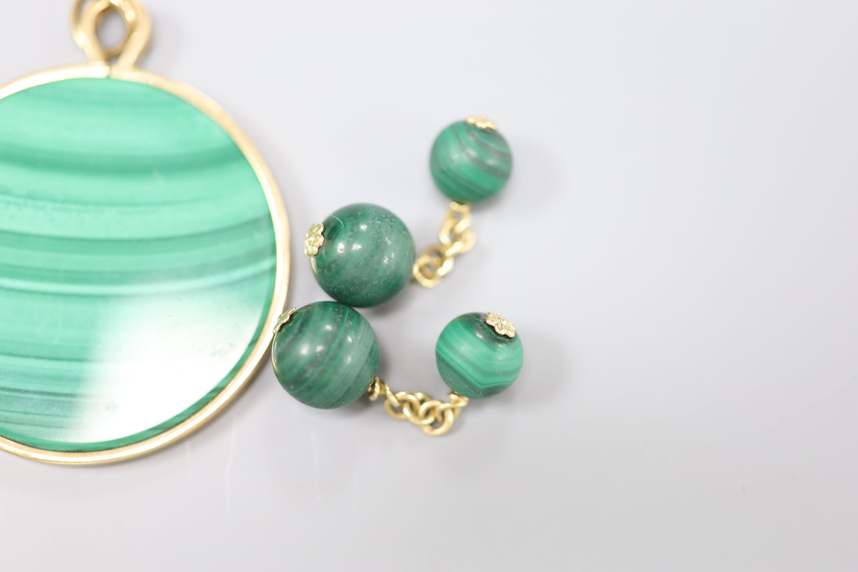 A 9ct gold and malachite ring, a similar pendant and a pair of yellow metal and malachite cufflinks,